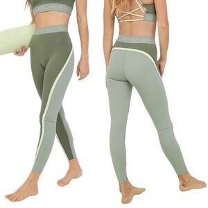 Offline by Aerie Goals Logo Waistband 7/8 Leggings Size Medium Green Olive